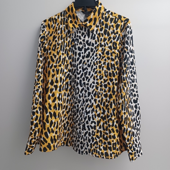 St. John Collection Satin Back Leopard Print Shirt | Size L | Designer Blouse - Picture 8 of 10